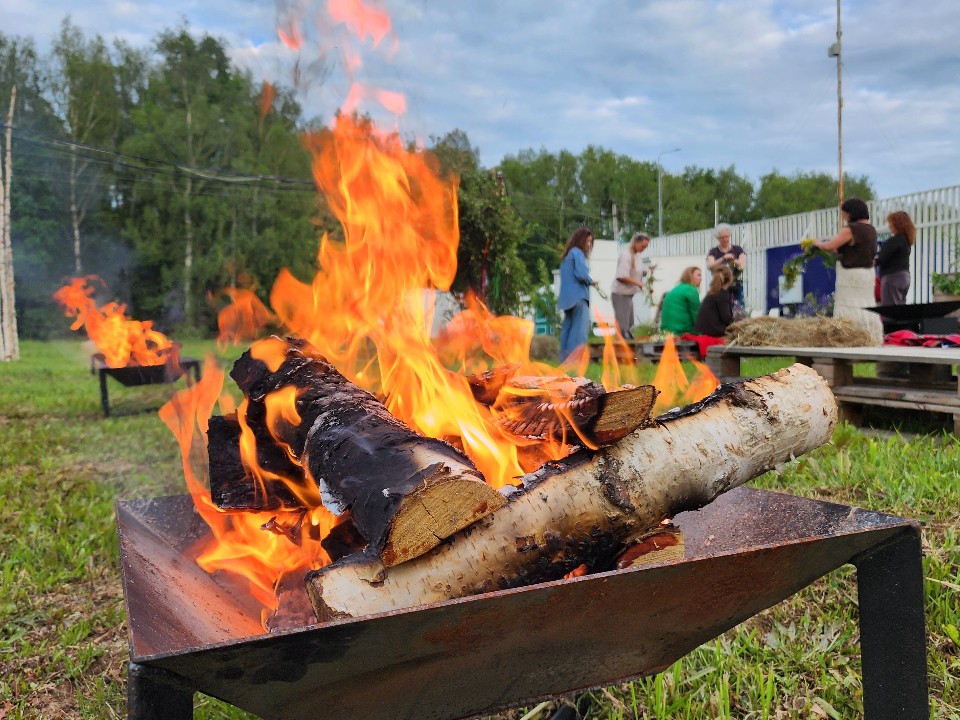 Дачников предупредили об опасности разведения костров осенью