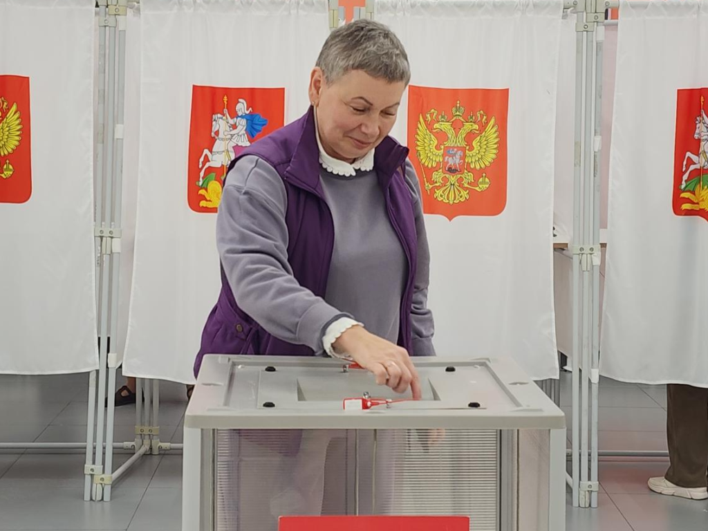 «Это мой город — я родилась здесь и выросла»: многодетная мама приняла участие в выборах в Молодежном