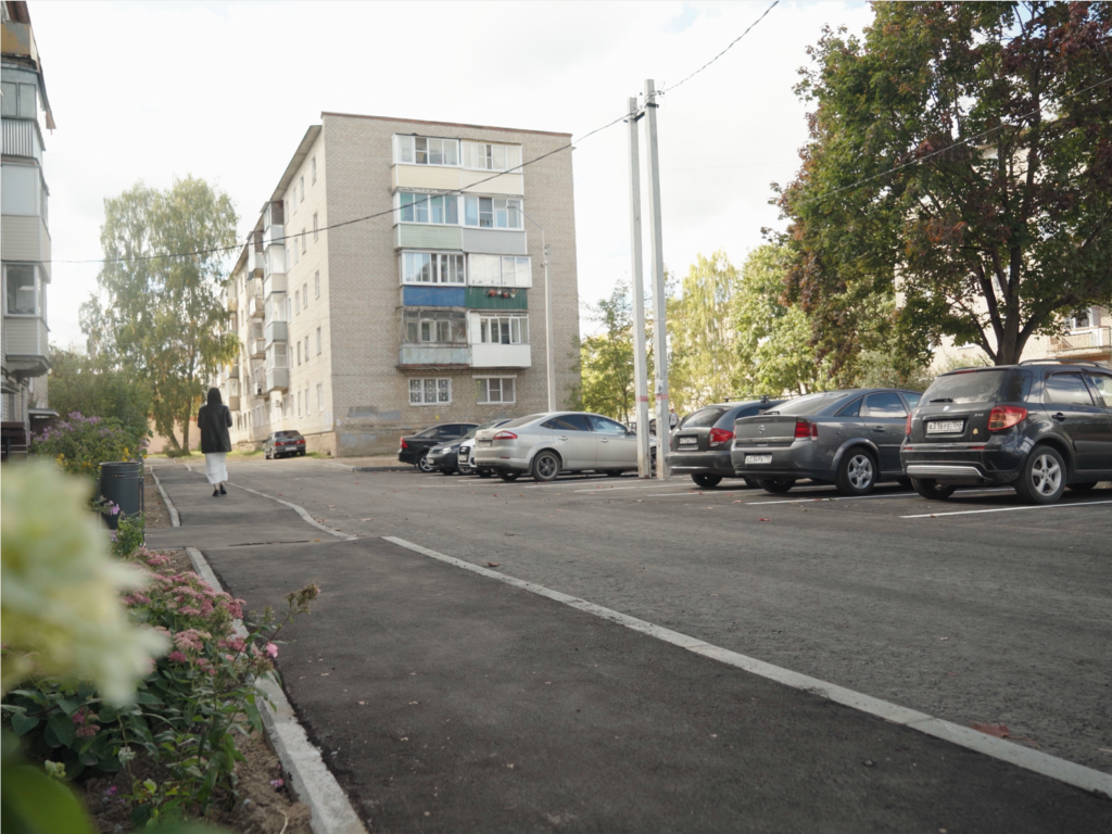 В Дрезне завершили комплексное обустройство дворов на улице Юбилейной