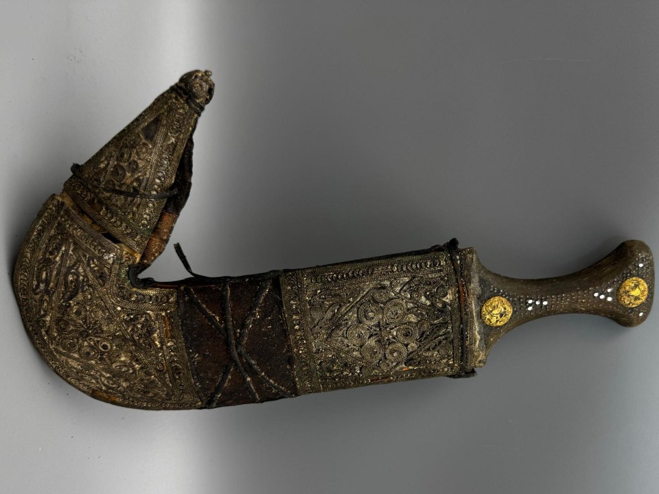 Коллекцию музея «Культурный слой» пополнили редкий йеменский кинжал и арабские духи