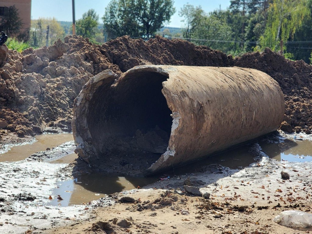 Сто метров труб заменили в поселке Биокомбината, чтобы не было подтоплений