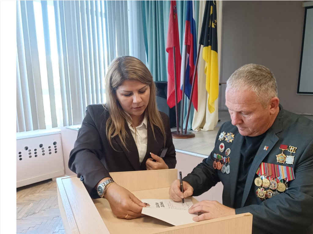 Известный военкор и муниципальные депутаты посетили школу №1  в канун Дня города