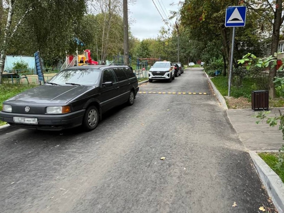 В Подольске во дворе на Трубной заасфальтировали тротуары, проезды и парковки