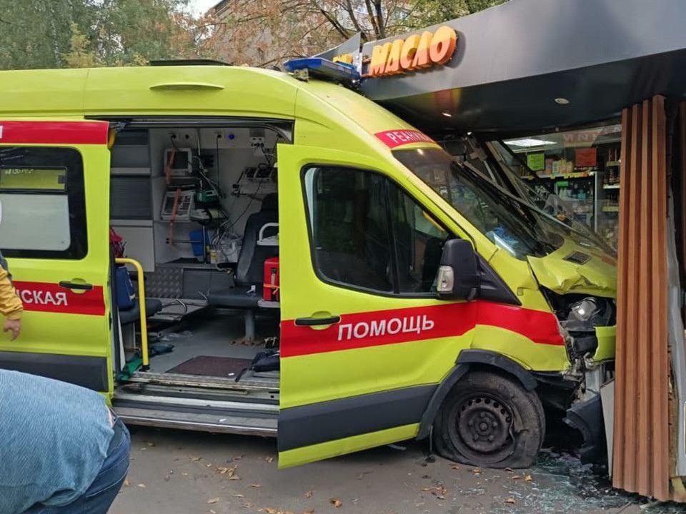 Полиция разбирается в обстоятельствах ДТП с автомобилем скорой Королеве