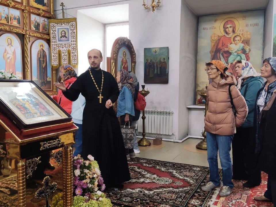 Жители Красногорска побывали в музее и храме в Шаховской