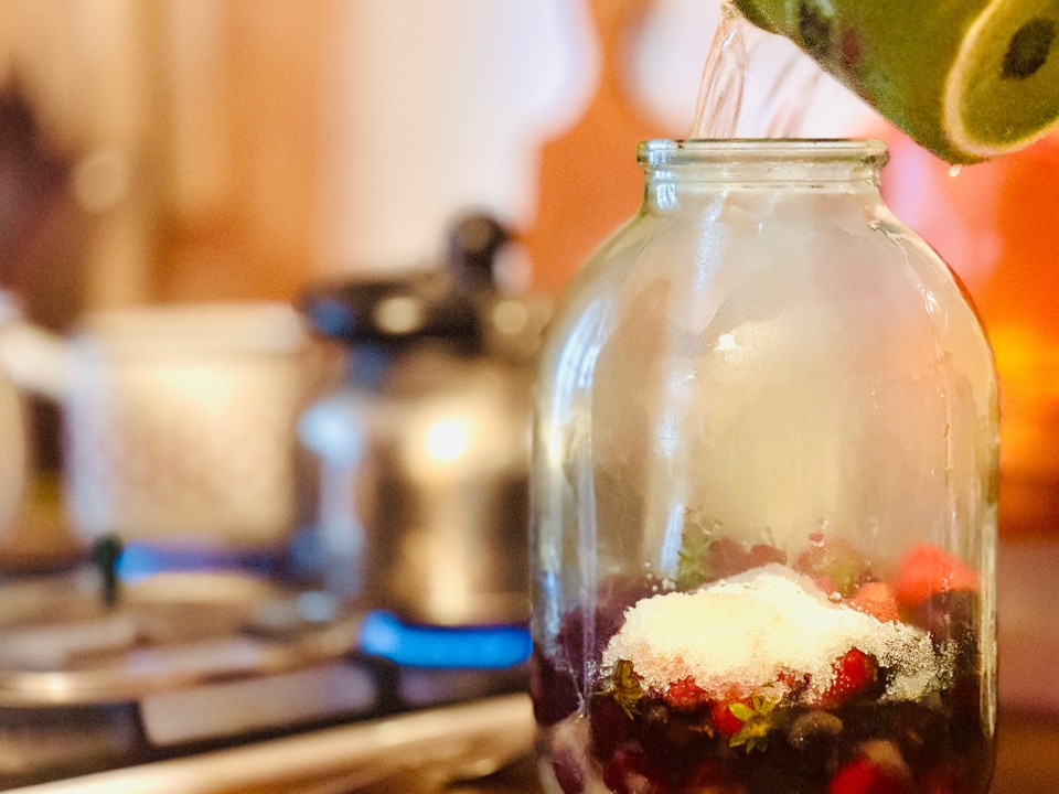 Компот не получится вкусным, если все фрукты сладкие: 5 лучших сочетаний для насыщенного вкуса