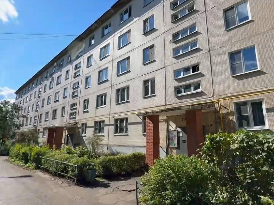 В Лобне продолжается комплексный капремонт пятиэтажки в 9-м квартале