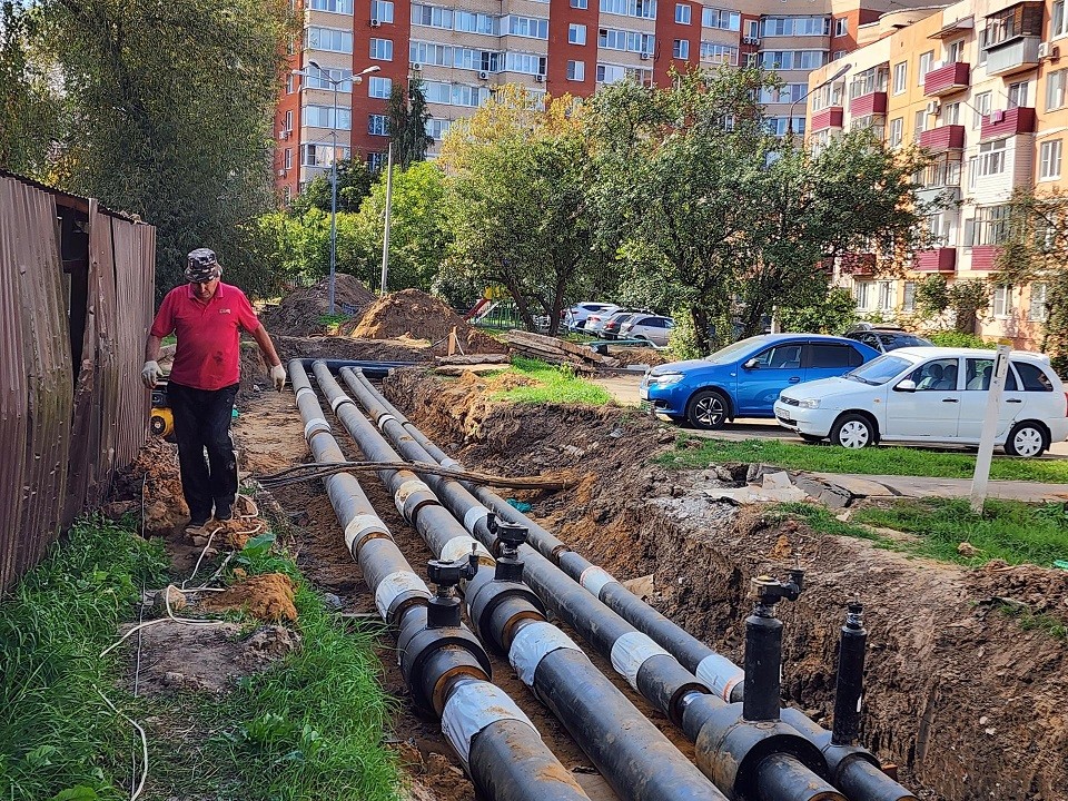 Горячая вода поступает в дома на Вишневом бульваре по обновленной сети