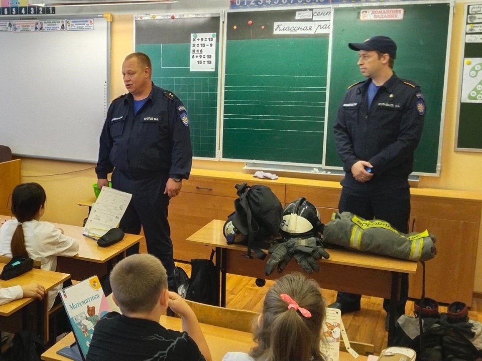 Пожарные провели открытый урок для школьников в поселке Черусти