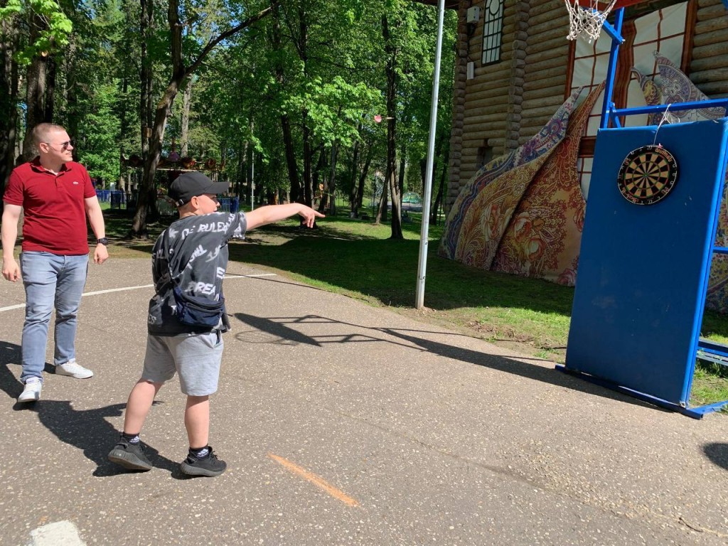 В «Городке» можно поиграть в дартс и волейбол