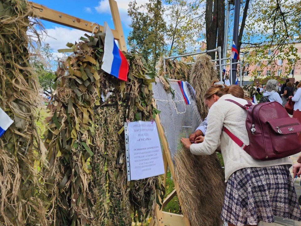 Жителей Ногинска научили готовить сухпаек и плести маскировочные сети