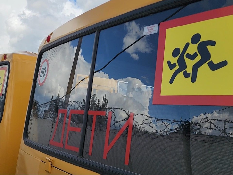 Два новых автобуса доставляют детей из Владимировки и Татаринцева в Никитскую школу