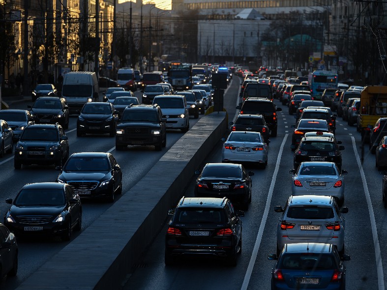 Загруженность трасс Подмосковья вечером 9 сентября составила 4 балла