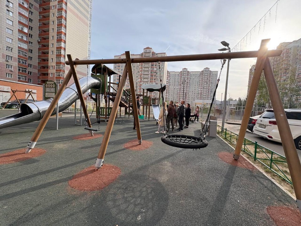 Детскую площадку отремонтируют в ЖК «Леоновский парк» по просьбе жителей