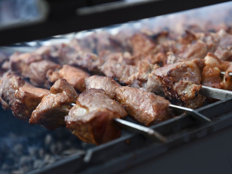 Погода снизила спрос на шашлык
