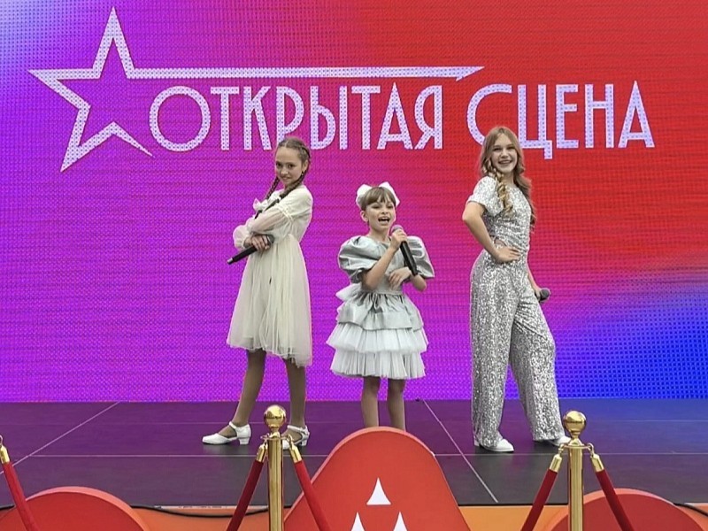 Воскресенские певицы выступили с патриотическими песнями на концерте в Москве