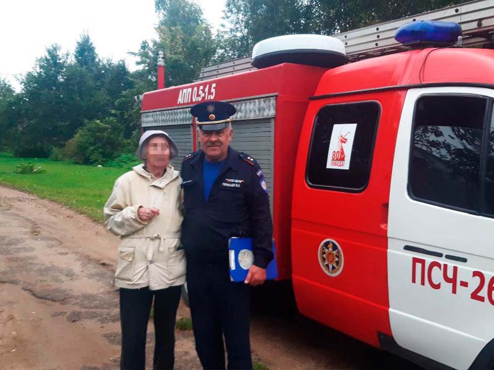 Спасатели оперативно нашли заблудившуюся в лесу пенсионерку под Солнечногорском