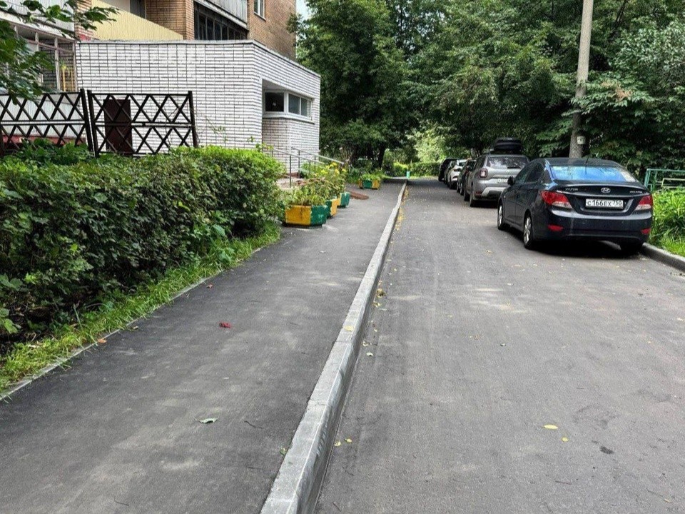 Новый асфальт уложили во дворах Подольска