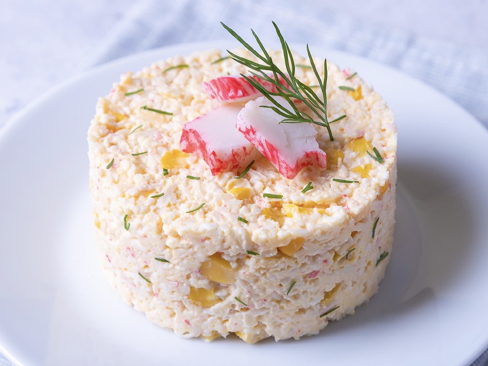 Крабовый салат, который всегда съедают первым: лучшие рецепты