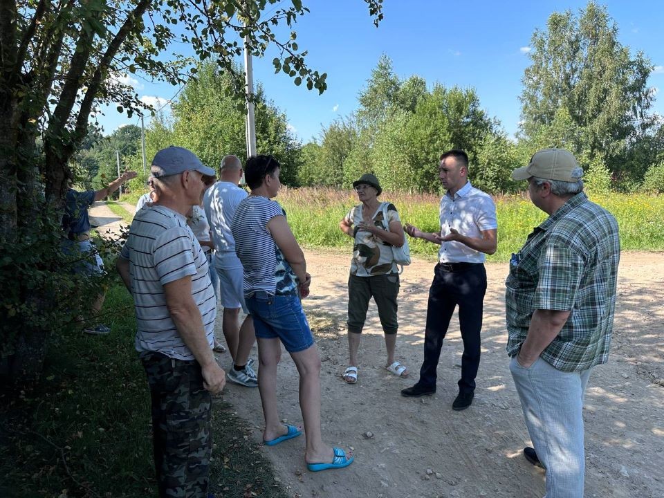 Чиновник местной администрации пригласил жителей на совместный обход