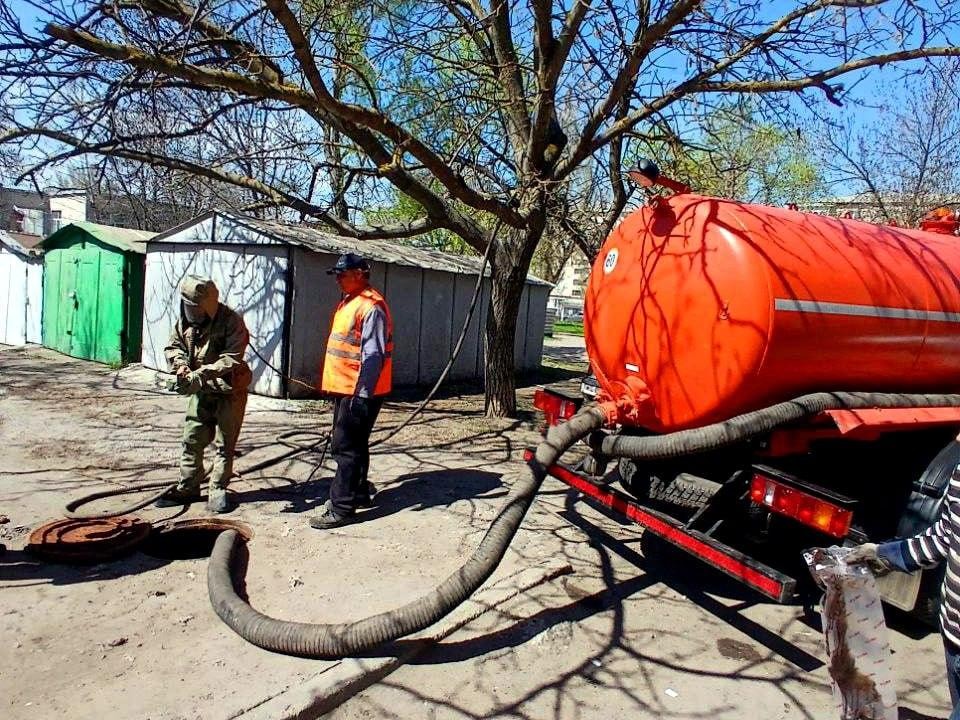 Коммунальщики Наро-Фоминска прочистили канализацию на восьми городских улицах