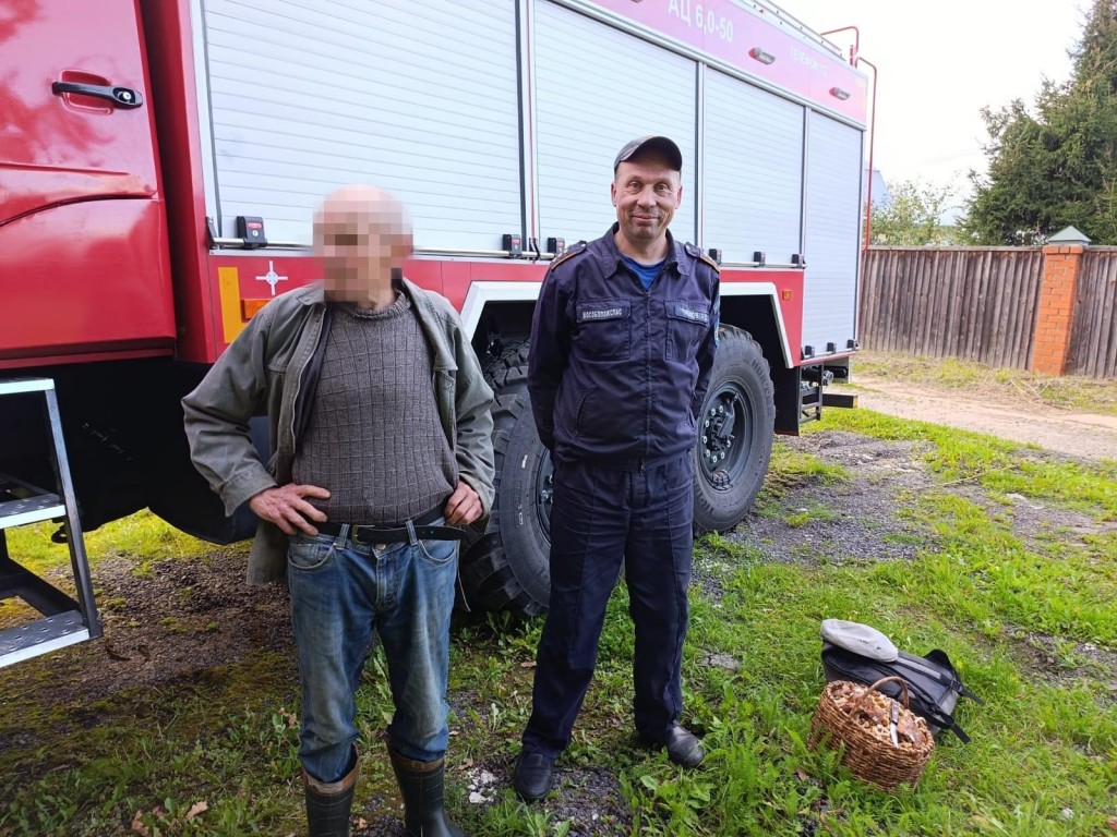 Спасатели нашли потерявшегося именинника в лесу Дмитровского округа