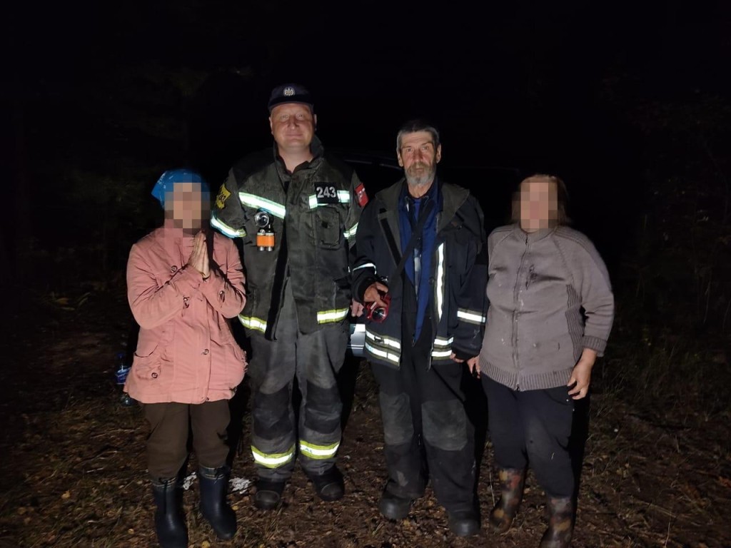 В округе Орехово-Зуево спасатели нашли пенсионерок, потерявшихся в лесу