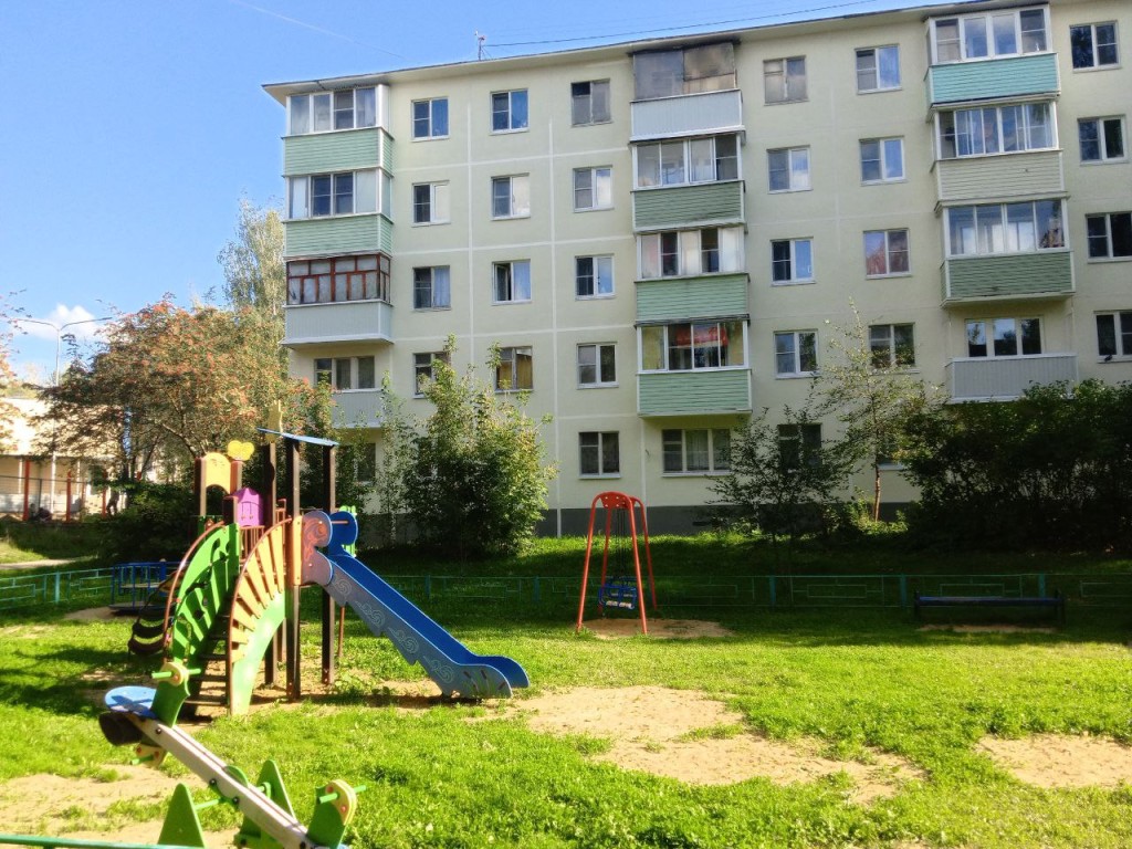 Многоэтажке во 2-м микрорайоне придали современный облик