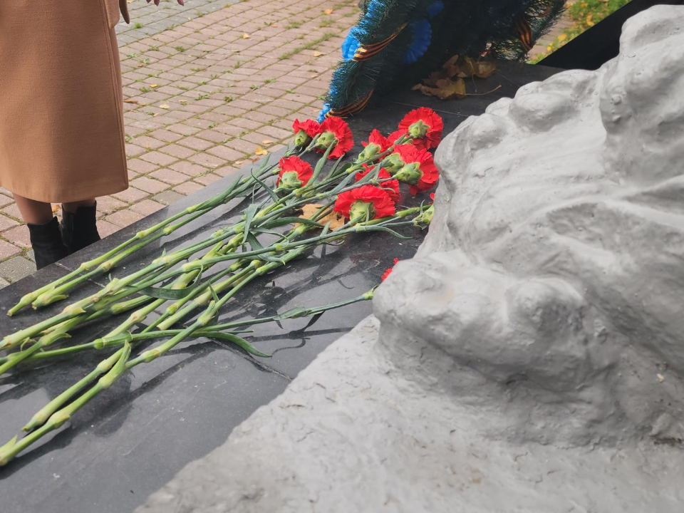 Память жертв трагедии в Бабьем Яру почтили в сквере имени Марии Рубцовой