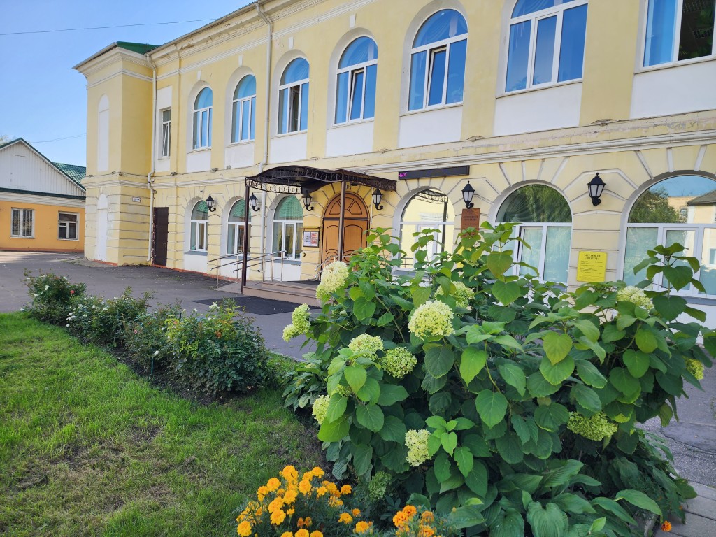 Начинающие художники запечатлели центр Солнечногорска на пленэре