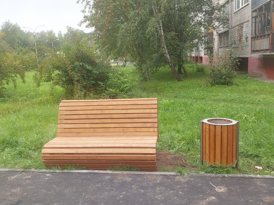 Стильные новые скамейки появились на улице Нахимова во Фрязине
