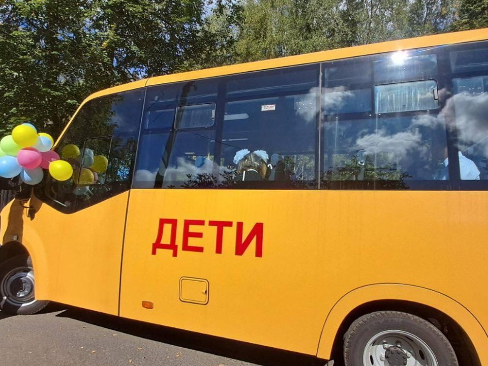 Детей из отдаленных деревень будут возить в школу на новых автобусах