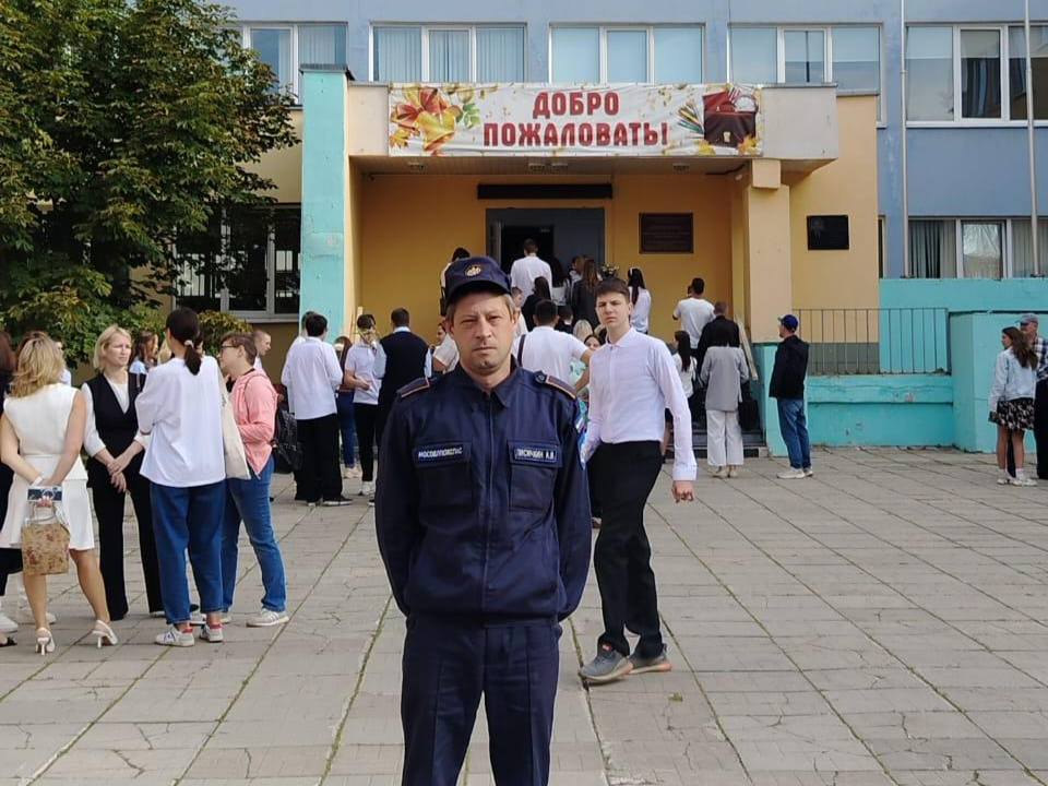 Спасатели обеспечили безопасный старт учебного года в школах