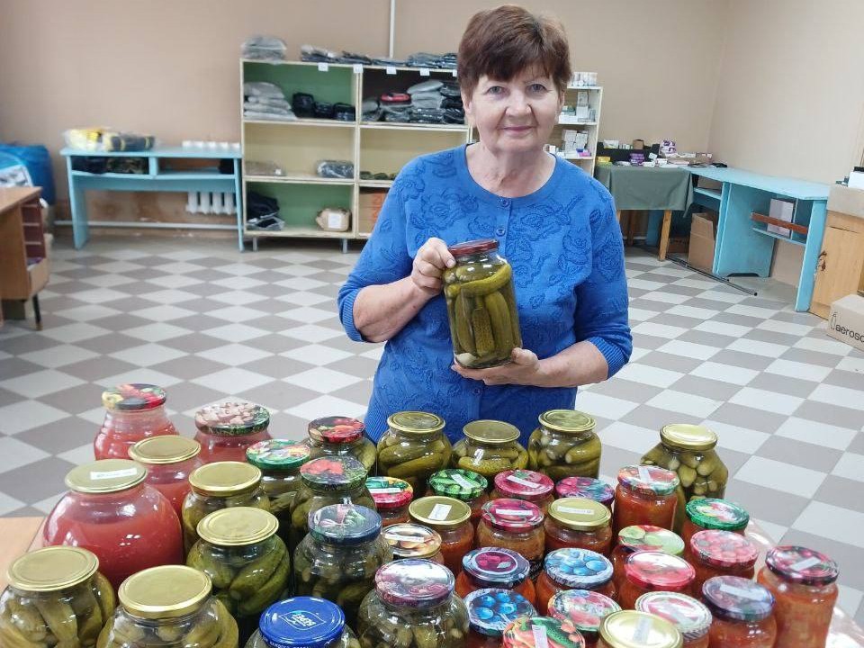 Домашние соленья передали бойцам СВО супруги из Волоколамска