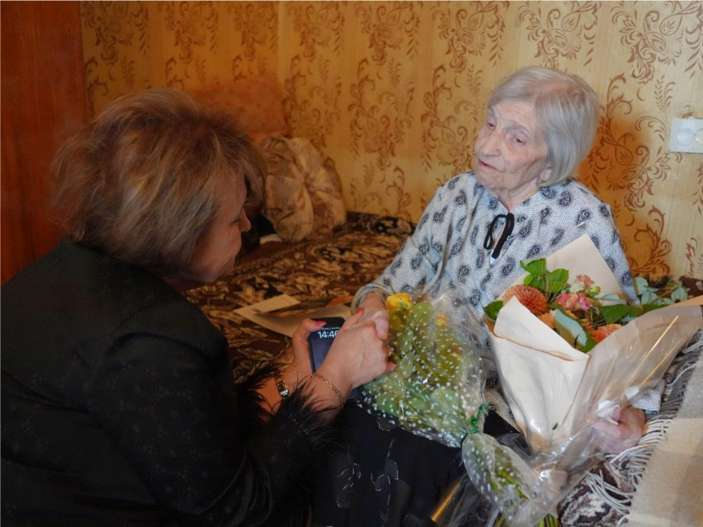 В Сергиевом Посаде учитель отметила 100-летний юбилей в День знаний