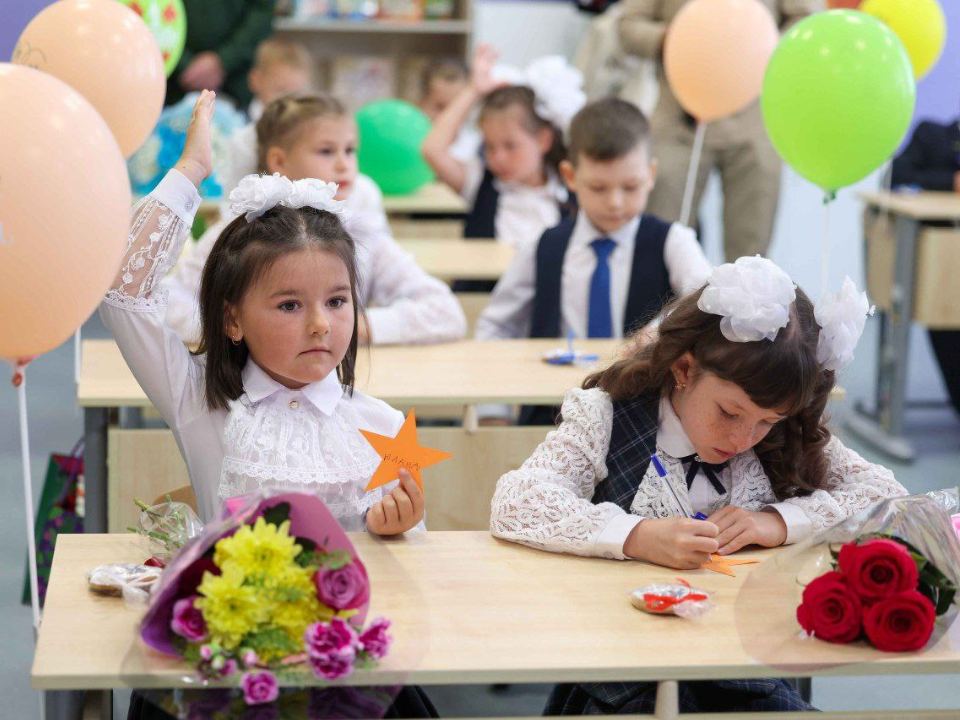 В Климовске 1 сентября торжественно открыли новую школу на 1100 мест