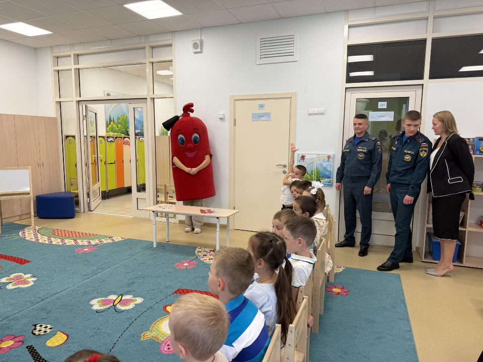 Воспитанники детского сада «Созвездие» изучают пожарную безопасность через игру