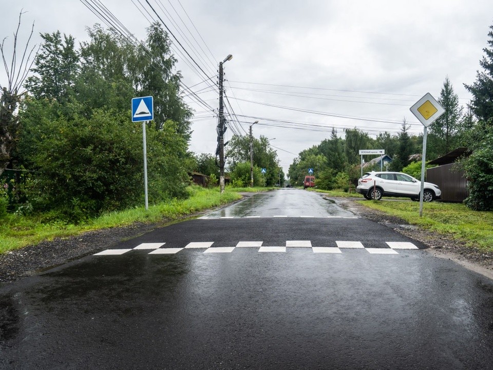 В округе отремонтировали дороги в трех населенных пунктах