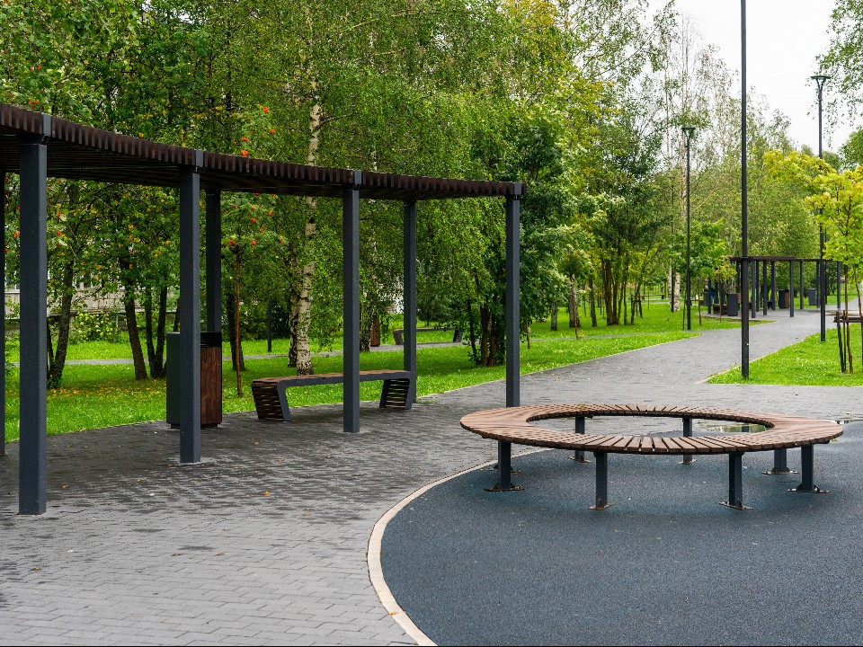 В «Малой Истре» создают долгожданный сквер для семейного отдыха