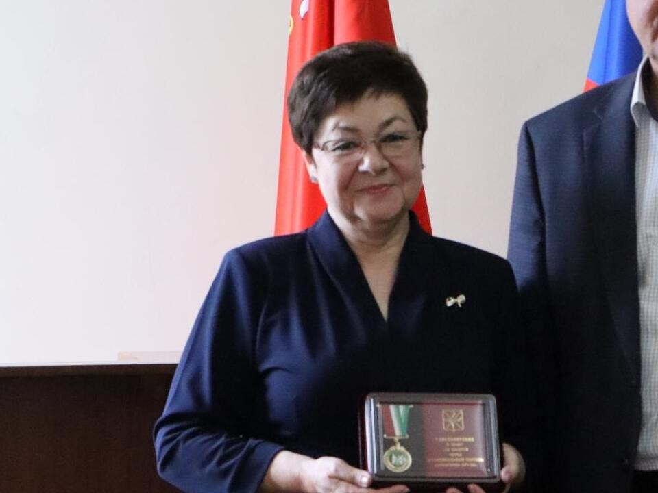 Жительницу Серебряных Прудов наградили за спасенные судьбы подростков