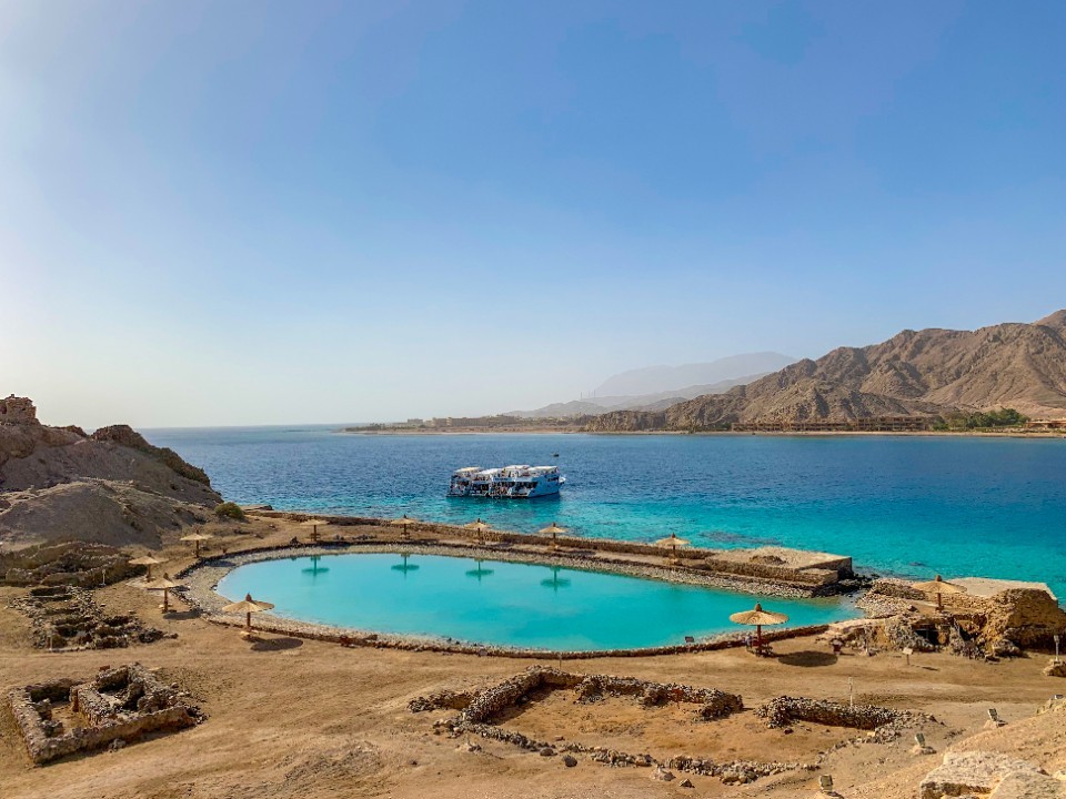 Где отдохнуть в октябре-2025: царский сервис, теплое море и солнечный зной без виз