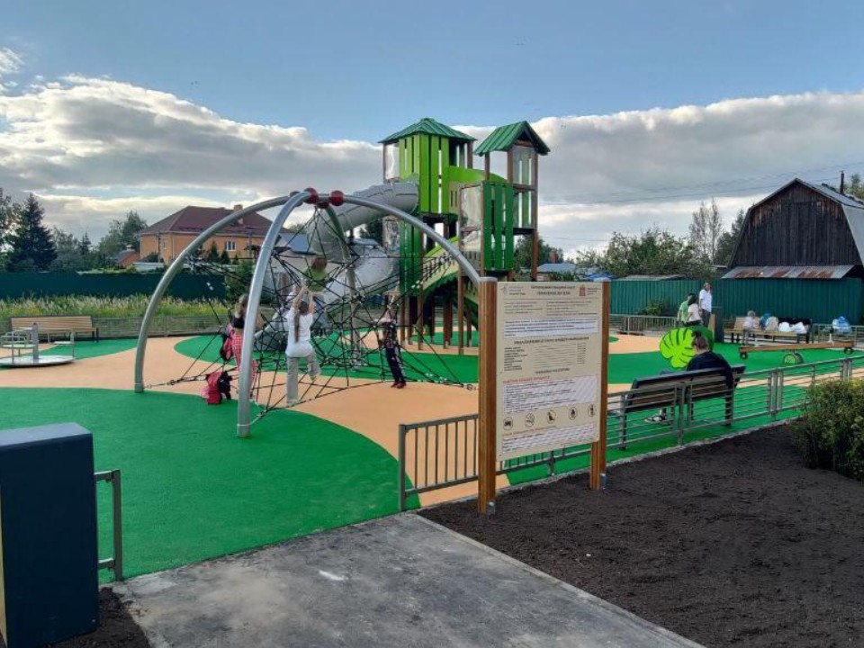 В Ельне открылась современная игровая зона для малышей и школьников