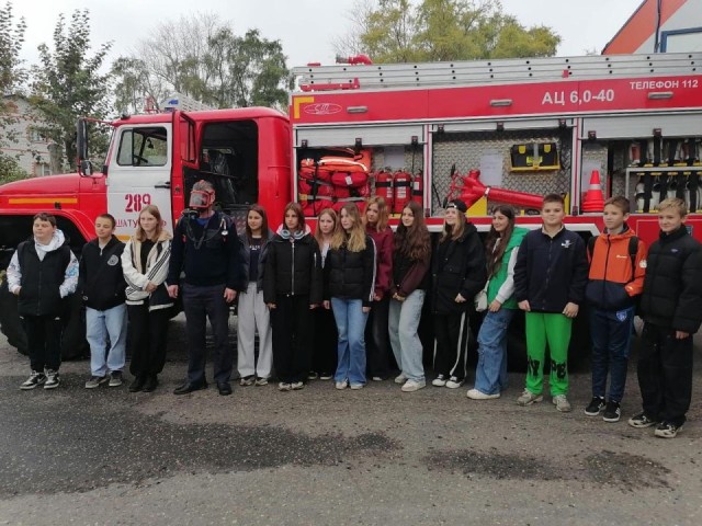 Шатурские пожарные провели день открытых дверей для школьников
