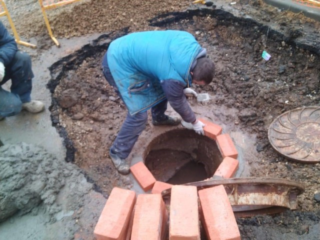 Дмитровский водоканал отремонтировал почти 200 колодцев с начала года