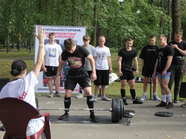 В парке «Москворецкий» прошел турнир по силовому экстриму и массовая зарядка