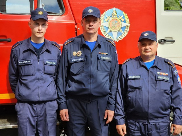 Сотрудники «Мособлпожспаса» рассказали о спасении женщины с инсультом в лесу под Молзиным
