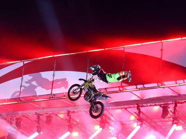 Байкеры показали эффектные трюки и напомнили о подвиге Сталинграда