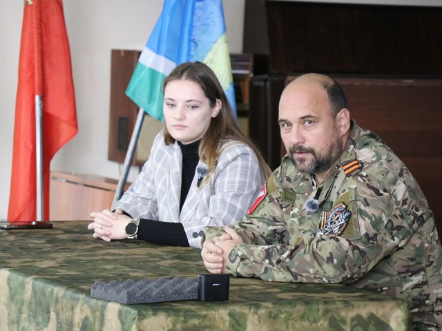 «Сложно ли быть героем?»: в Ступине молодежь встретилась с ветераном СВО