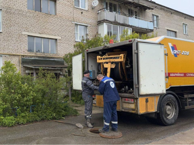 Коммунальщики ликвидировали тысячи засоров в канализационных сетях