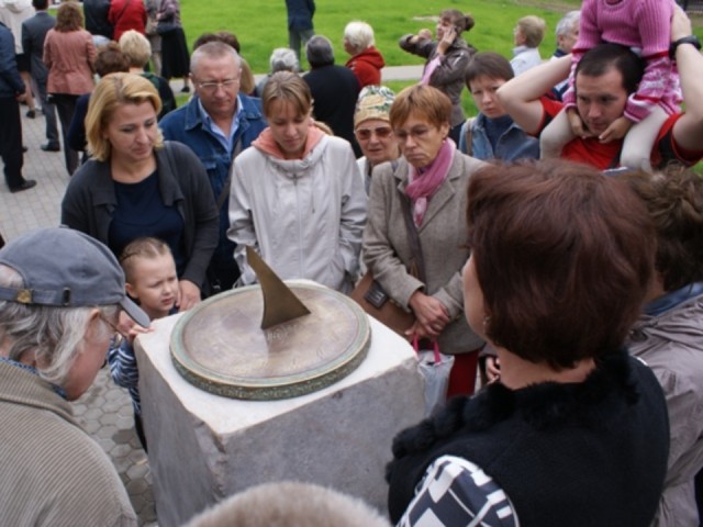 Уникальные солнечные часы восстановили в Лыткарине и попросили беречь